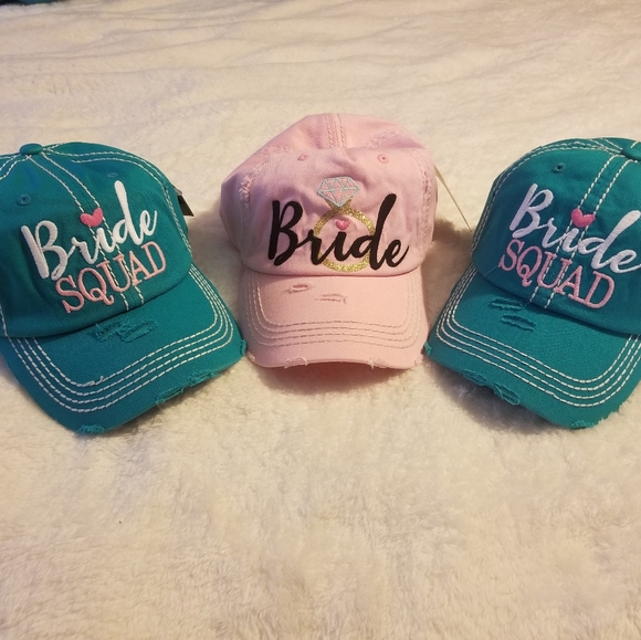 Accessories - Bride's Hat with 2 Bridesmaids Hats